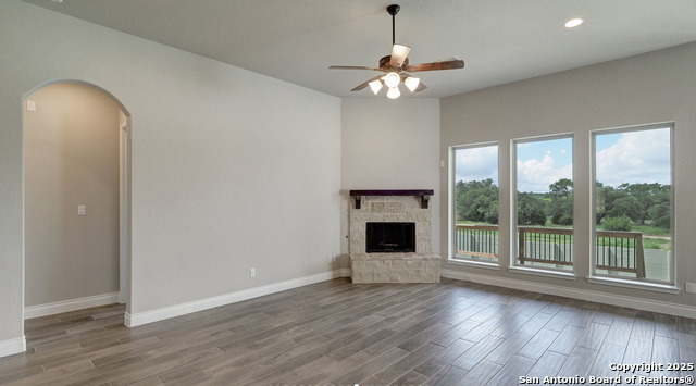 Listing photo id 16 for 633 Vale