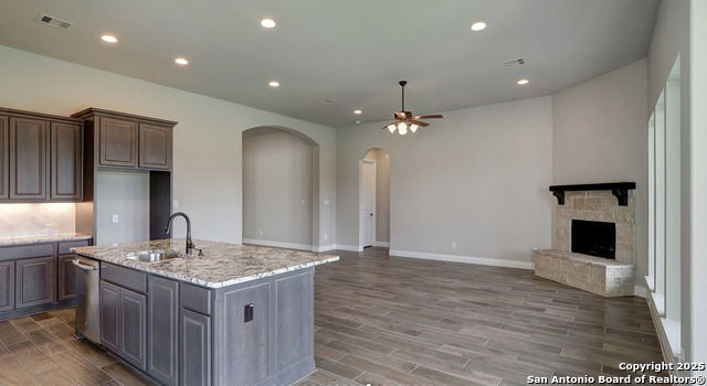 Listing photo id 17 for 633 Vale