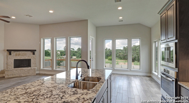 Listing photo id 18 for 633 Vale