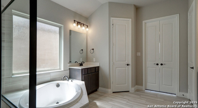 Listing photo id 23 for 633 Vale