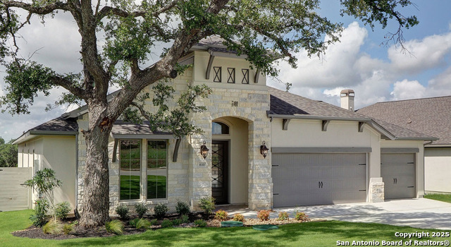 Listing photo id 3 for 633 Vale