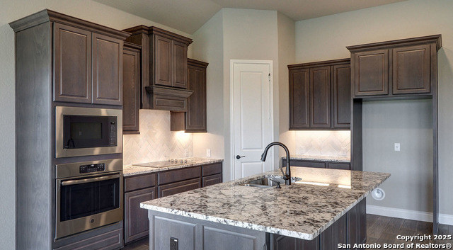 Listing photo id 5 for 633 Vale
