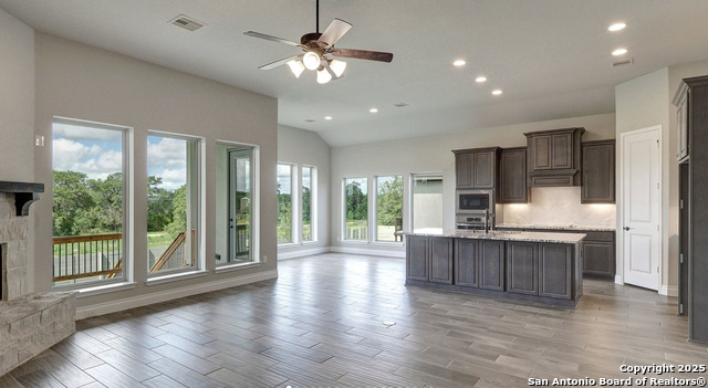 Listing photo id 6 for 633 Vale