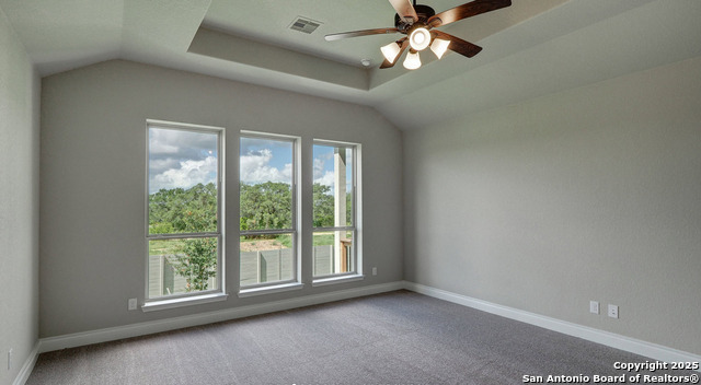 Listing photo id 7 for 633 Vale