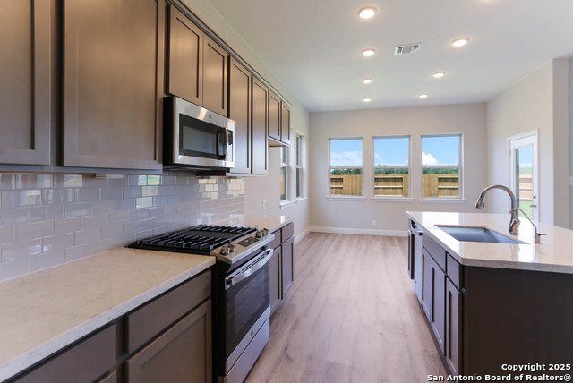 Listing photo id 9 for 330 Glenwood Ranch