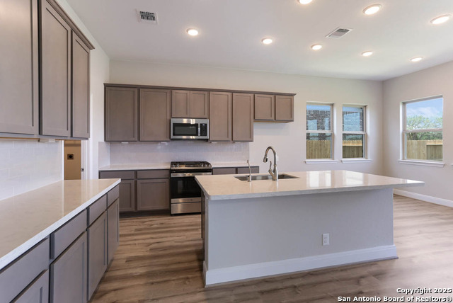 Listing photo id 7 for 330 Glenwood Ranch