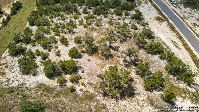 Listing photo id 9 for 609 Rosemary Ridge