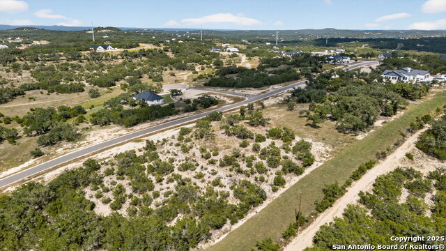 Listing photo id 12 for 609 Rosemary Ridge