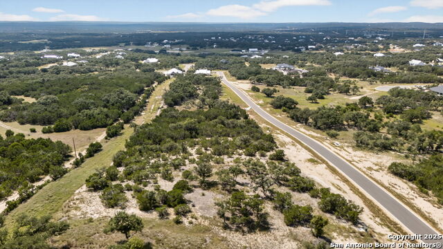 Listing photo id 17 for 609 Rosemary Ridge