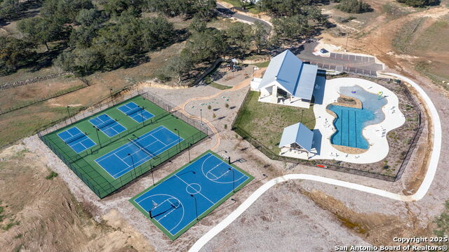 Listing photo id 32 for 609 Rosemary Ridge