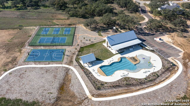 Listing photo id 33 for 609 Rosemary Ridge