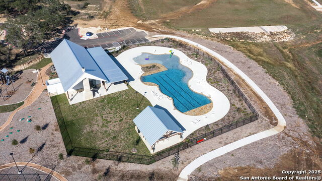 Listing photo id 34 for 609 Rosemary Ridge