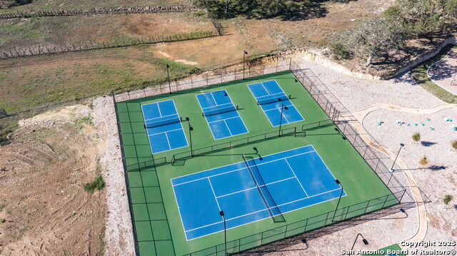 Listing photo id 35 for 609 Rosemary Ridge