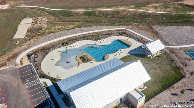 Listing photo id 36 for 609 Rosemary Ridge