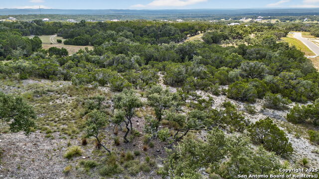 Listing photo id 3 for 609 Rosemary Ridge