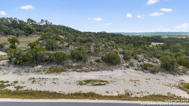 Listing photo id 4 for 609 Rosemary Ridge