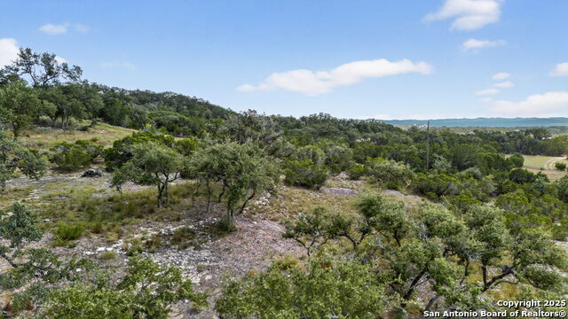 Listing photo id 5 for 609 Rosemary Ridge