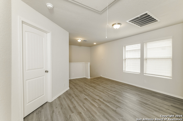 Listing photo id 12 for 5218 Jade Crossing