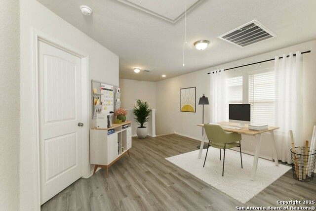 Listing photo id 2 for 5218 Jade Crossing