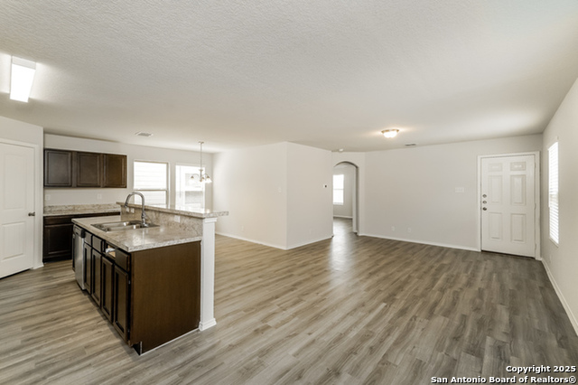 Listing photo id 3 for 5218 Jade Crossing