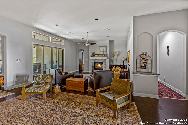 Listing photo id 9 for 5751 High Forest