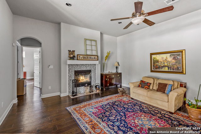 Listing photo id 10 for 5751 High Forest