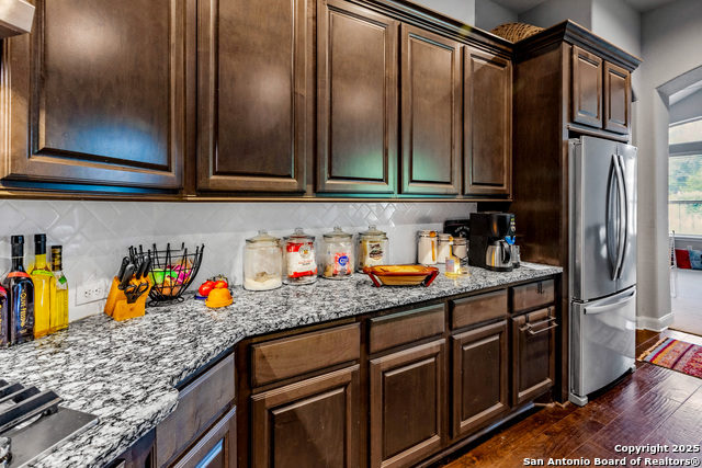 Listing photo id 15 for 5751 High Forest