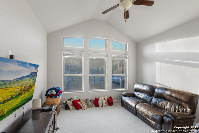 Listing photo id 21 for 5751 High Forest