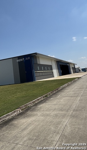 Listing photo id 1 for 100 Boerne Stage Airfield