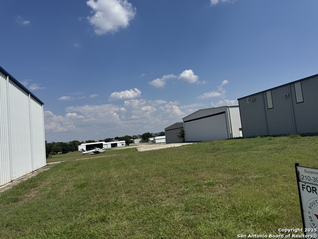 Listing photo id 2 for 100 Boerne Stage Airfield