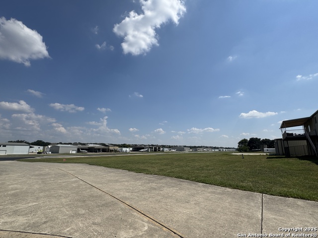 Listing photo id 3 for 100 Boerne Stage Airfield