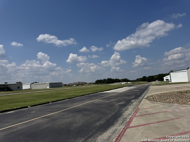Listing photo id 4 for 100 Boerne Stage Airfield