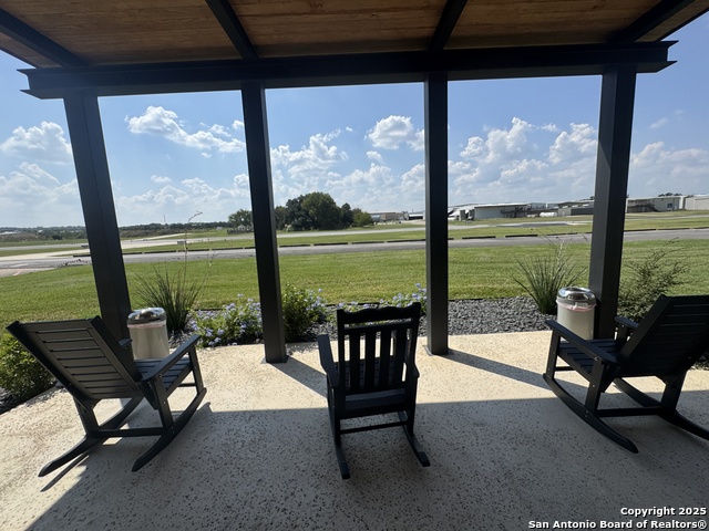 Listing photo id 5 for 100 Boerne Stage Airfield