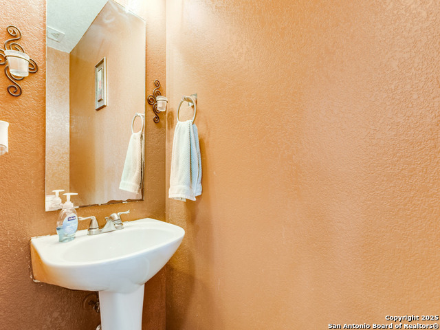 Listing photo id 8 for 9235 Mimosa Manor