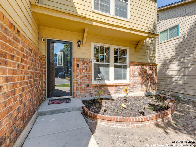 Listing photo id 1 for 9235 Mimosa Manor
