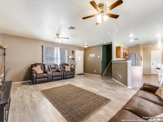 Listing photo id 2 for 9235 Mimosa Manor