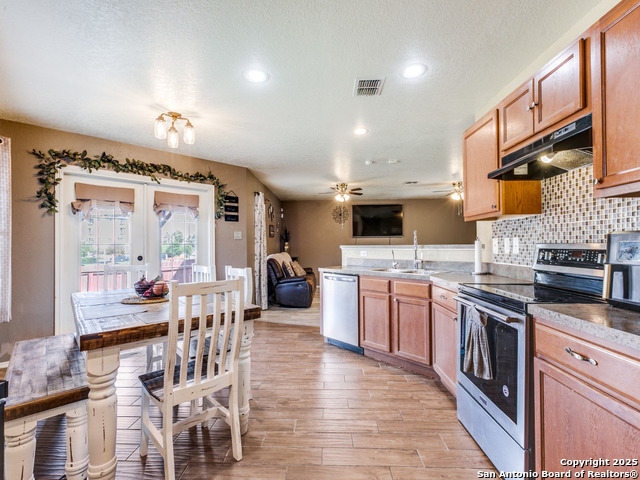 Listing photo id 7 for 9235 Mimosa Manor