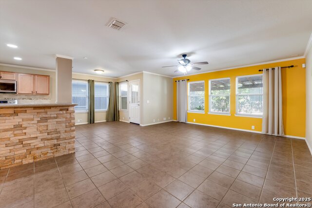 Listing photo id 8 for 5248 Columbia Dr