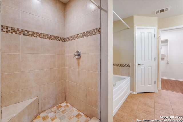 Listing photo id 10 for 5248 Columbia Dr