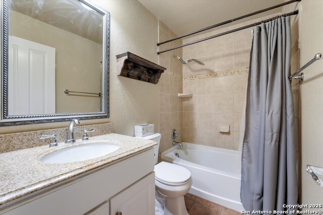 Listing photo id 14 for 5248 Columbia Dr