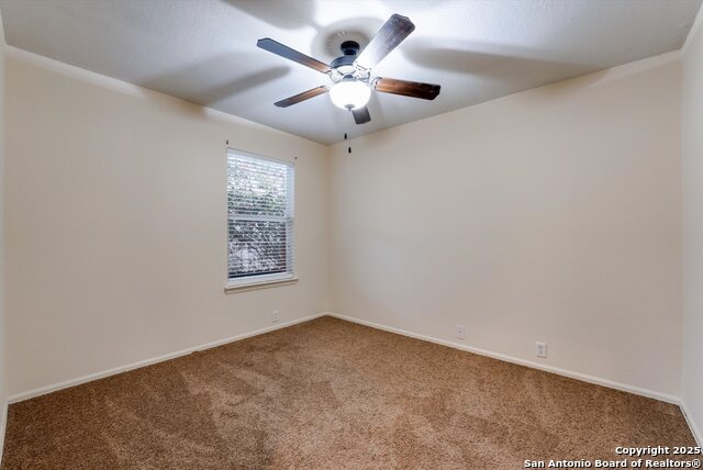 Listing photo id 15 for 5248 Columbia Dr