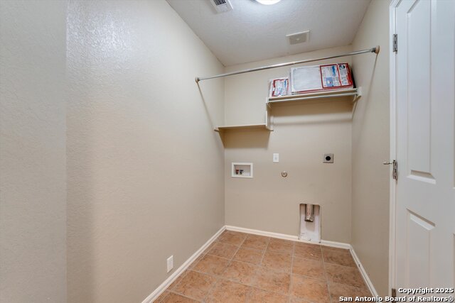 Listing photo id 16 for 5248 Columbia Dr