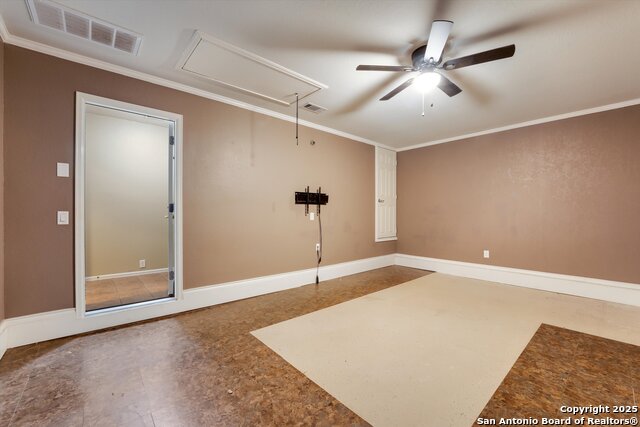 Listing photo id 17 for 5248 Columbia Dr