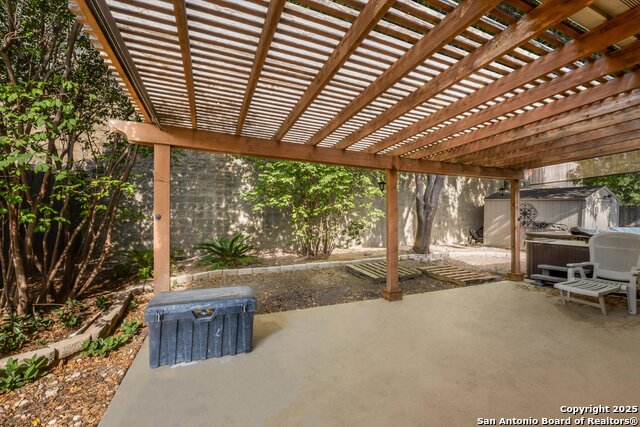 Listing photo id 20 for 5248 Columbia Dr