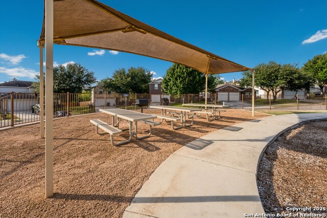 Listing photo id 23 for 5248 Columbia Dr