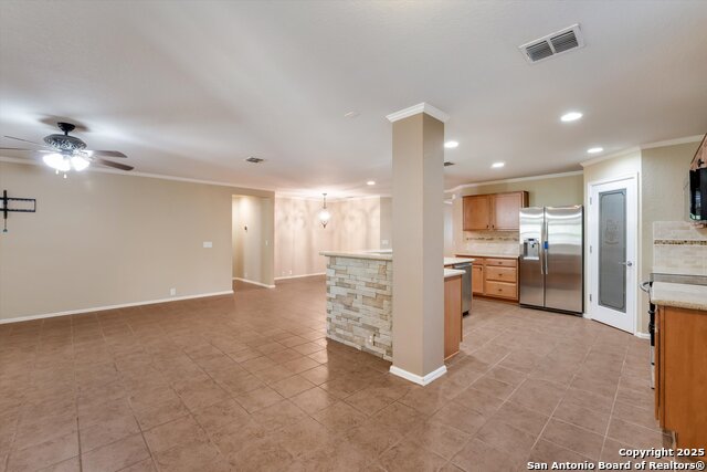 Listing photo id 2 for 5248 Columbia Dr