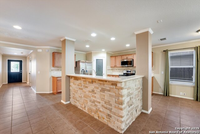 Listing photo id 4 for 5248 Columbia Dr