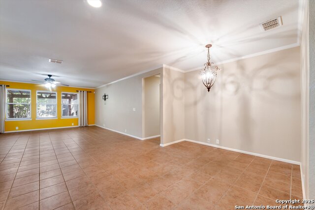 Listing photo id 6 for 5248 Columbia Dr