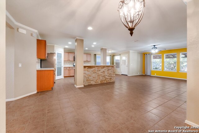 Listing photo id 7 for 5248 Columbia Dr