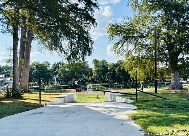 Image 21 of 21 For 195 Lakeside